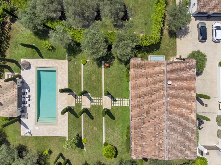 Villa for Sale in Castellaras, Mougins, Valbonne, Grasse Area 3