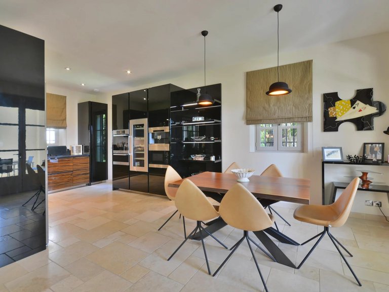 Villa for Sale in Castellaras, Mougins, Valbonne, Grasse Area 16