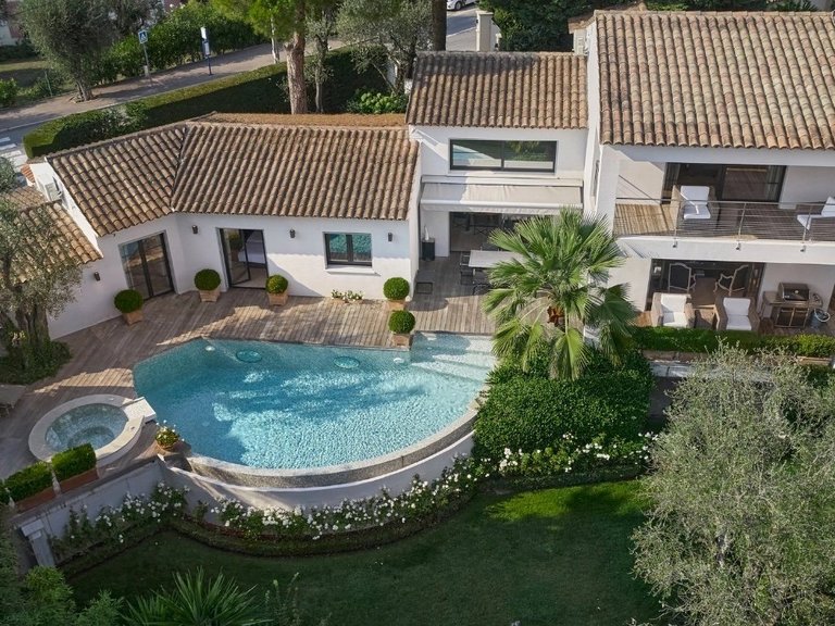 Villa for Sale in Le Cannet, Cannes Area 2