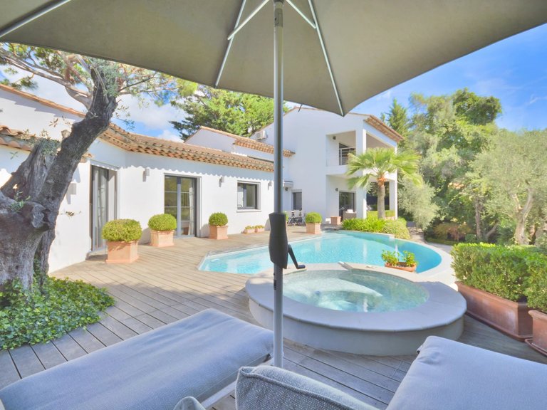 Villa for Sale in Le Cannet, Cannes Area 6