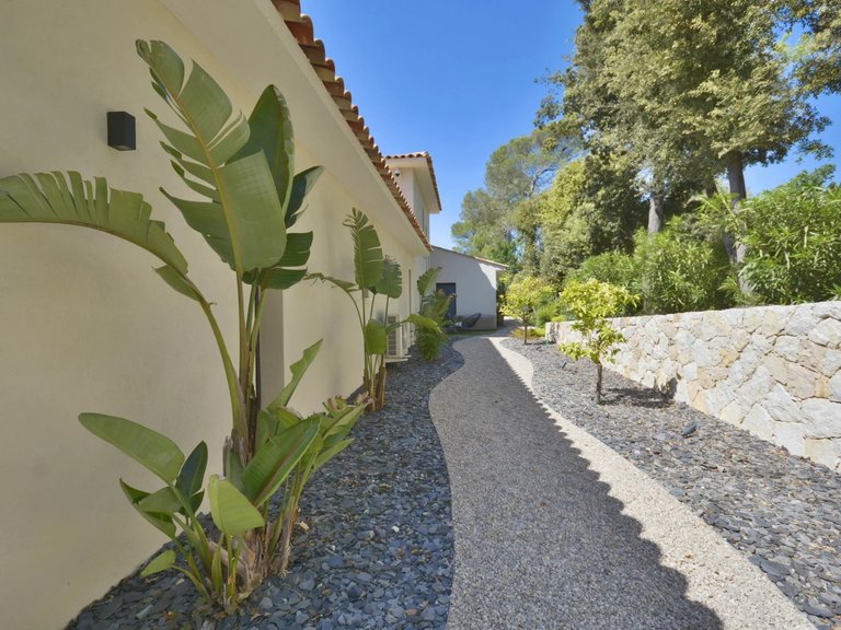 Villa for Sale in Roquefort Les Pins, Mougins, Valbonne, Grasse Area 11