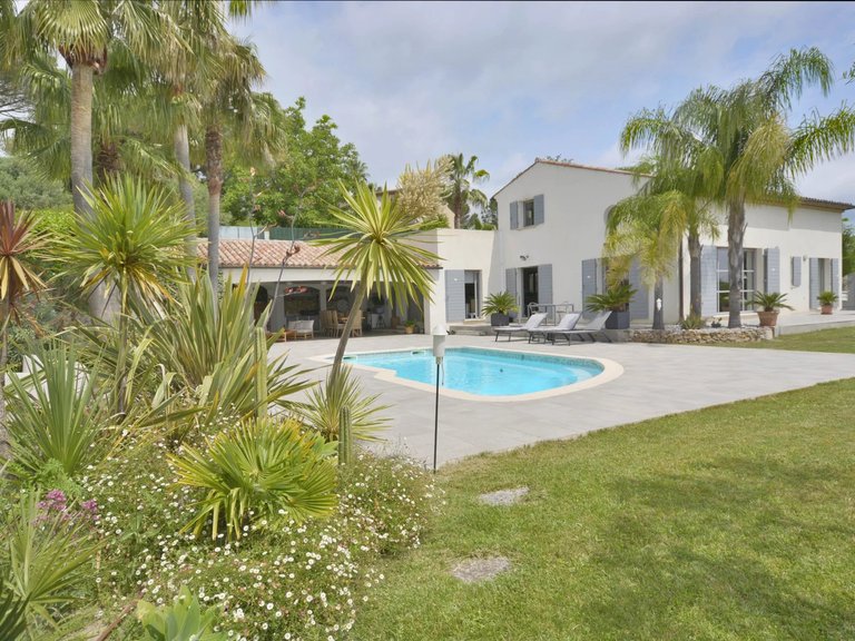 Villa for Sale in Valbonne, Mougins, Valbonne, Grasse Area 2