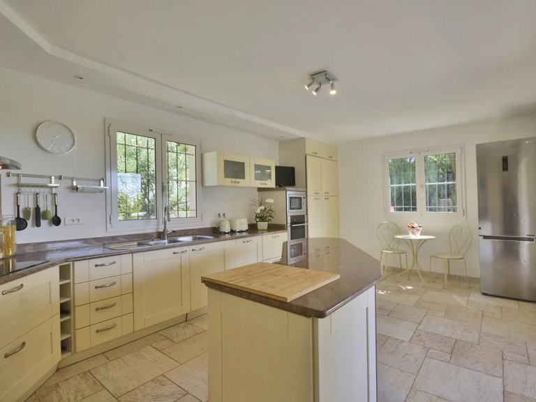 Villa for Sale in Magagnosc, Mougins, Valbonne, Grasse Area 16