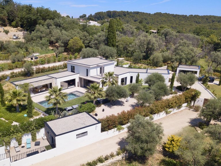 Villa for Sale in Valbonne, Mougins, Valbonne, Grasse Area 1