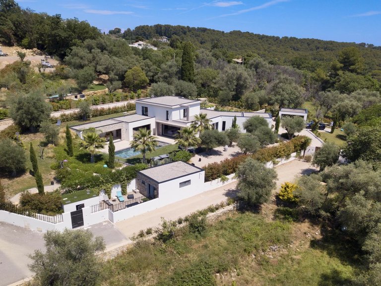 Villa for Sale in Valbonne, Mougins, Valbonne, Grasse Area 2
