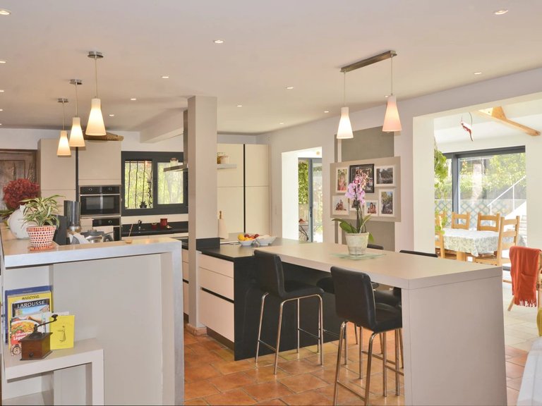Villa for Sale in Mouans Sartoux, Mougins, Valbonne, Grasse Area 17