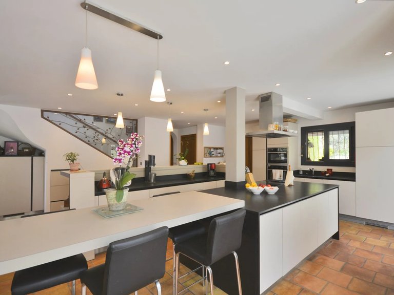 Villa for Sale in Mouans Sartoux, Mougins, Valbonne, Grasse Area 18