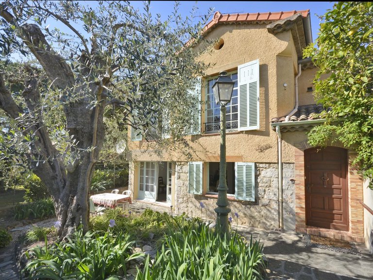 Villa for Sale in Cannes, Cannes Area 1