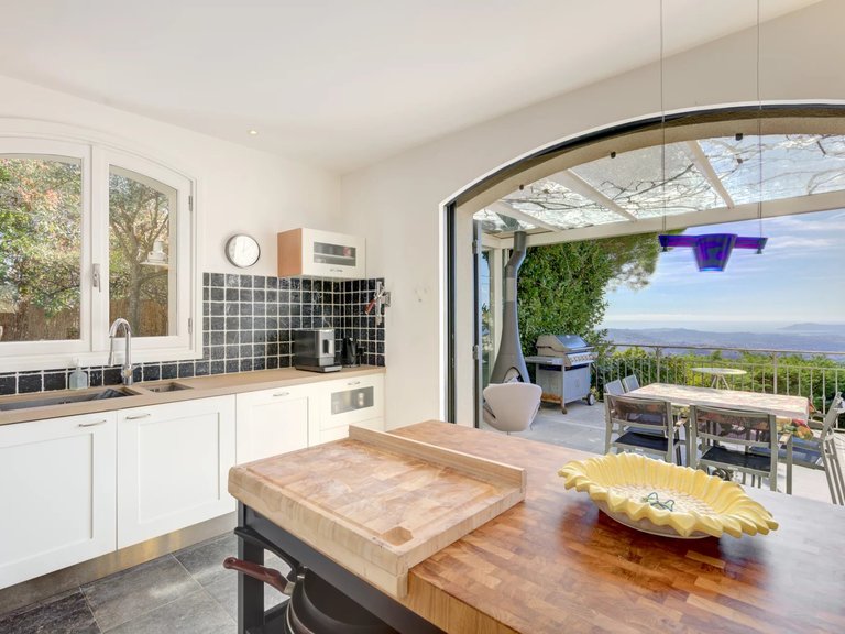 Villa for Sale in Chateauneuf Grasse, Mougins, Valbonne, Grasse Area 9