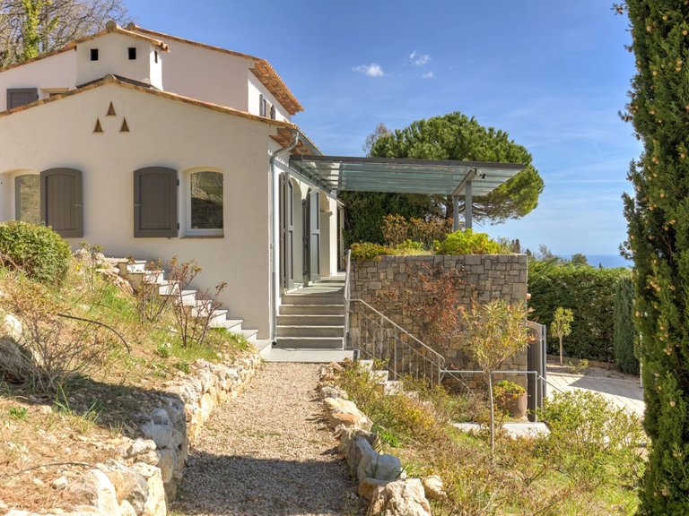 Villa for Sale in Chateauneuf Grasse, Mougins, Valbonne, Grasse Area 16