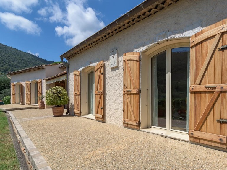 Villa for Sale in Falicon, Nice Area 3