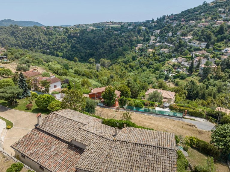 Villa for Sale in Falicon, Nice Area 4