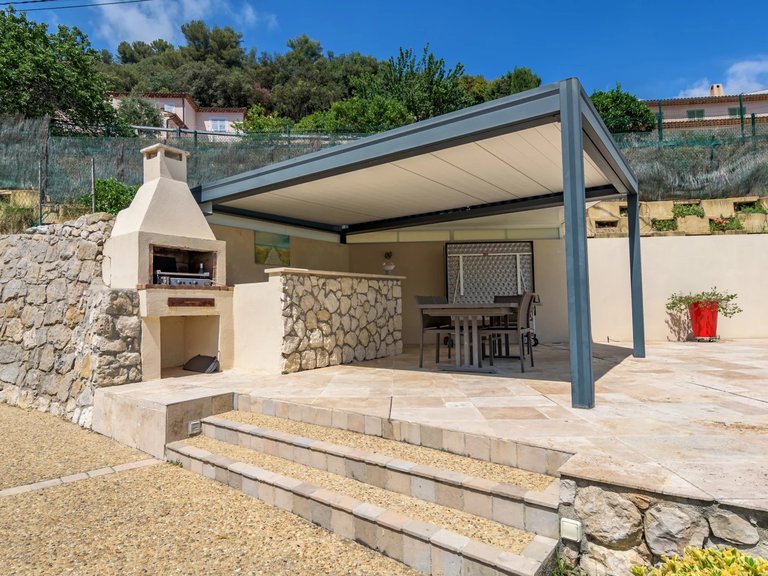 Villa for Sale in Falicon, Nice Area 6