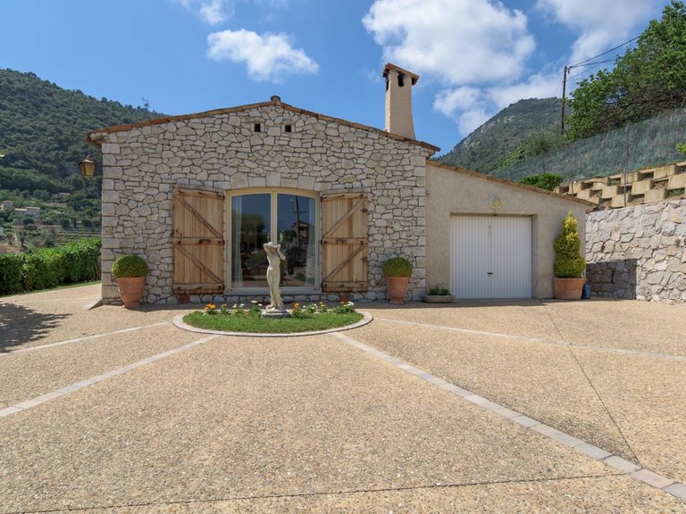Villa for Sale in Falicon, Nice Area 8