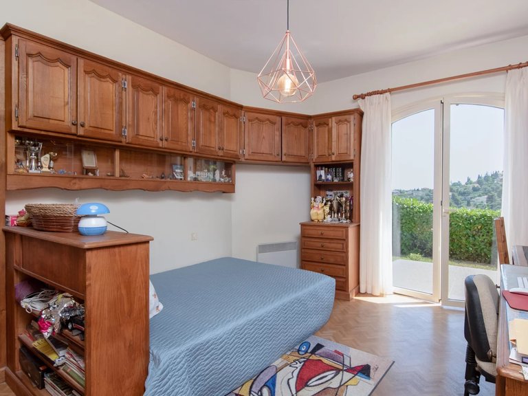 Villa for Sale in Falicon, Nice Area 11