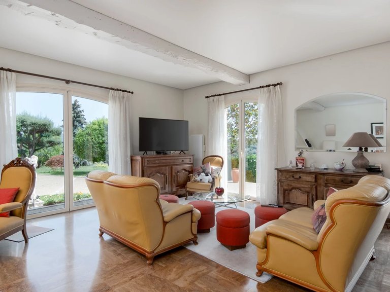 Villa for Sale in Falicon, Nice Area 12