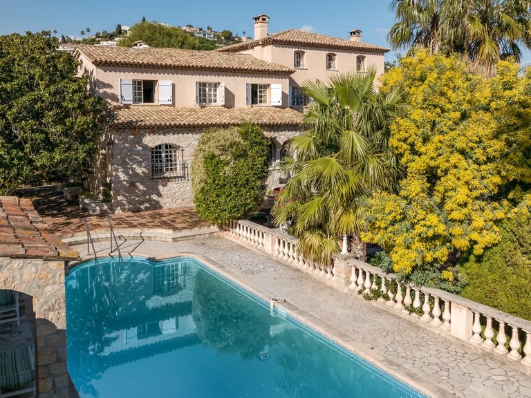 Villa for Sale in Le Golfe Juan, Antibes Area 2