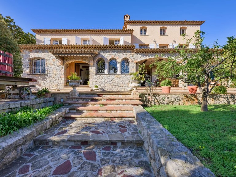 Villa for Sale in Le Golfe Juan, Antibes Area 3