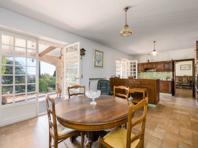 Villa for Sale in Le Golfe Juan, Antibes Area 8