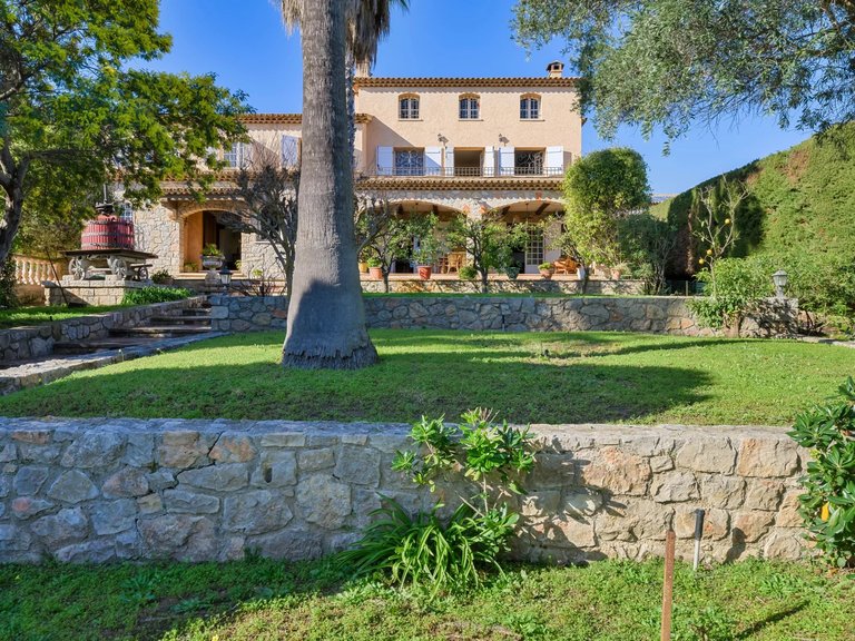 Villa for Sale in Le Golfe Juan, Antibes Area 9