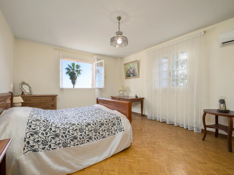 Villa for Sale in Le Golfe Juan, Antibes Area 11