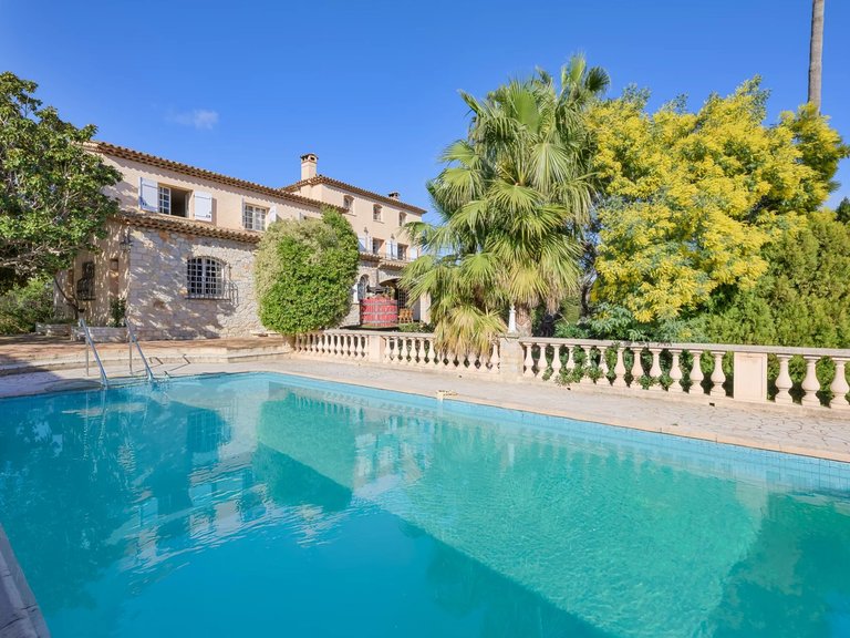Villa for Sale in Le Golfe Juan, Antibes Area 13