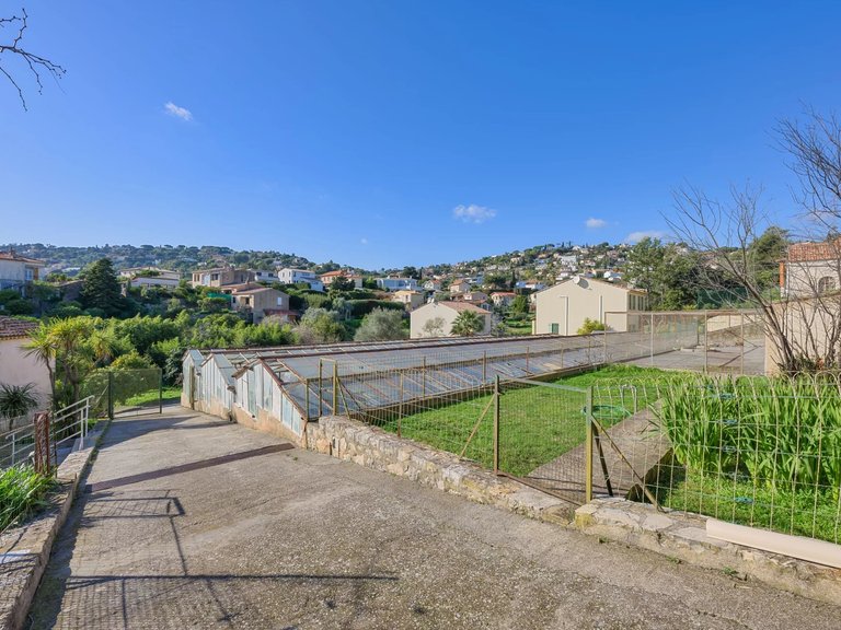 Villa for Sale in Le Golfe Juan, Antibes Area 15