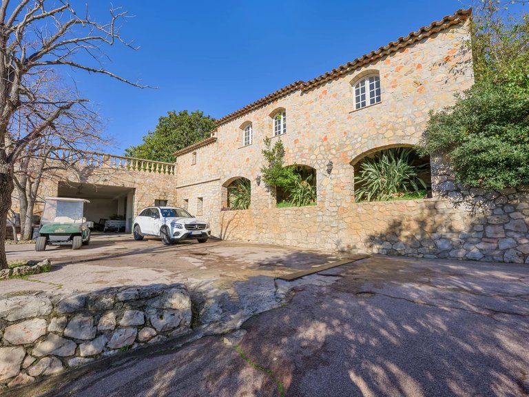 Villa for Sale in Le Golfe Juan, Antibes Area 16