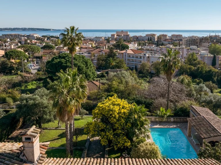 Villa for Sale in Le Golfe Juan, Antibes Area 19