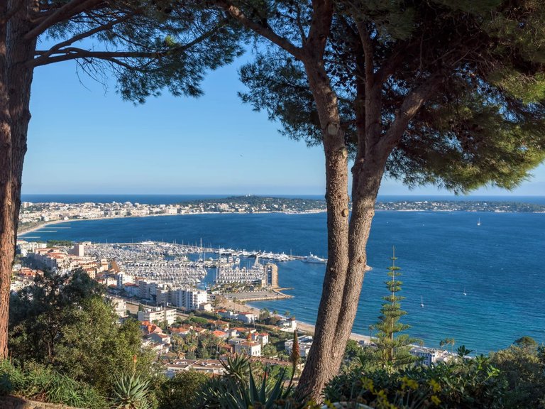 Villa for Sale in Cannes, Cannes Area 1