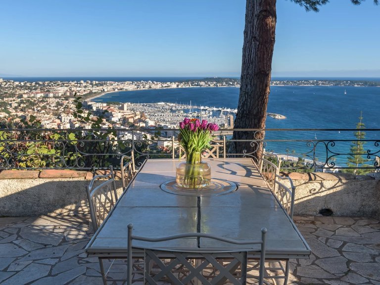 Villa for Sale in Cannes, Cannes Area 2