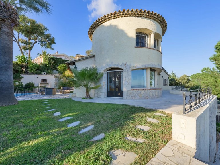Villa for Sale in Cannes, Cannes Area 8