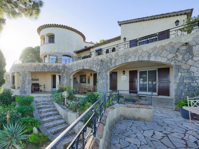 Villa for Sale in Cannes, Cannes Area 9