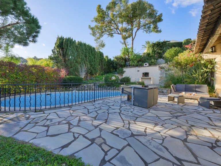 Villa for Sale in Cannes, Cannes Area 10