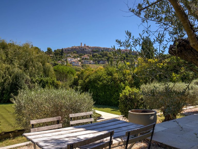 Villa for Sale in St Paul, Vence, St. Paul Area 2