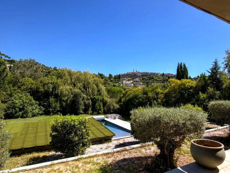 Villa for Sale in St Paul, Vence, St. Paul Area 8