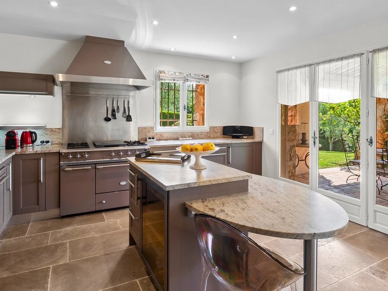 Villa for Sale in St Paul, Vence, St. Paul Area 8
