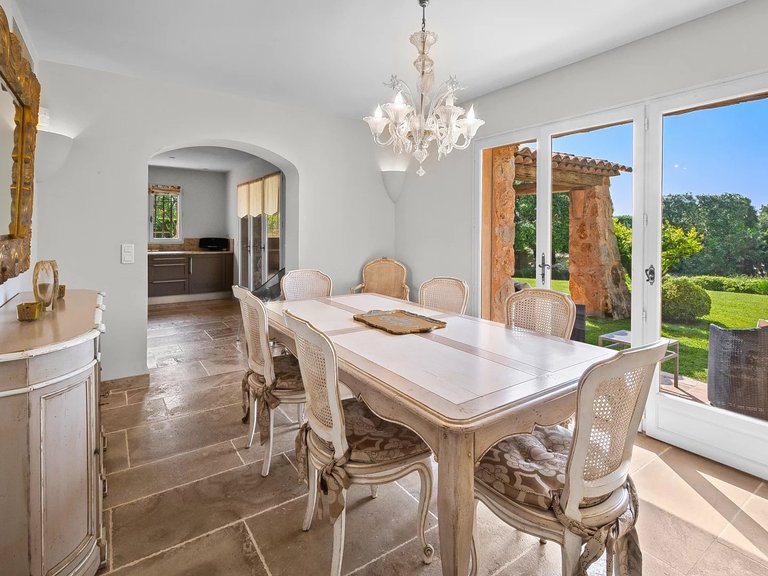 Villa for Sale in St Paul, Vence, St. Paul Area 9
