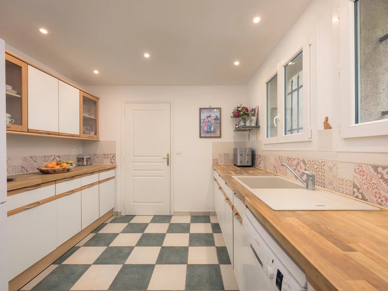 Villa for Sale in Cabris, Mougins, Valbonne, Grasse Area 5