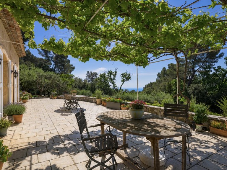 Villa for Sale in Cabris, Mougins, Valbonne, Grasse Area 11