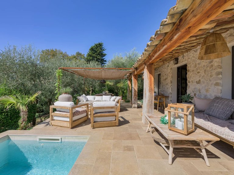 Villa for Sale in Tourrettes Sur Loup, Vence, St. Paul Area 13