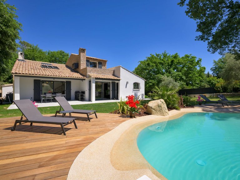Villa for Sale in Roquefort Les Pins, Mougins, Valbonne, Grasse Area 1