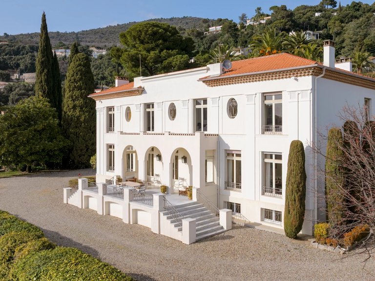Villa for Sale in Grasse, Mougins, Valbonne, Grasse Area 1