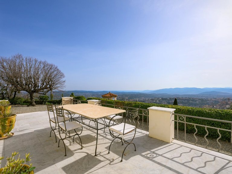 Villa for Sale in Grasse, Mougins, Valbonne, Grasse Area 2