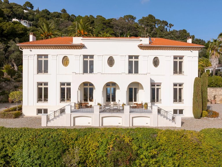 Villa for Sale in Grasse, Mougins, Valbonne, Grasse Area 3
