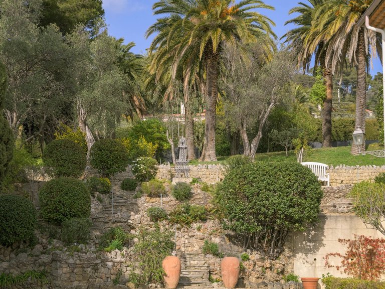 Villa for Sale in Grasse, Mougins, Valbonne, Grasse Area 7