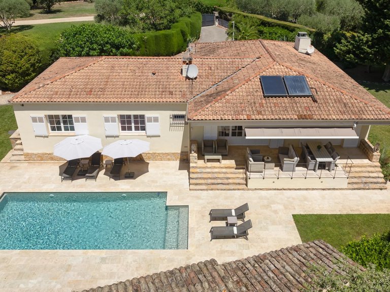 Villa for Sale in Cabris, Mougins, Valbonne, Grasse Area 15