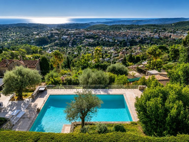 Villa for Sale in Vence, Vence, St. Paul Area 1