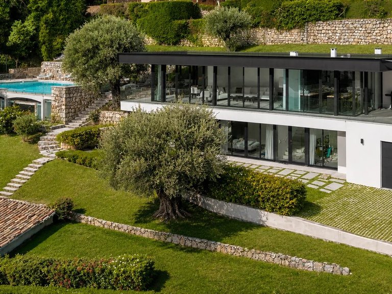 Villa for Sale in Vence, Vence, St. Paul Area 2