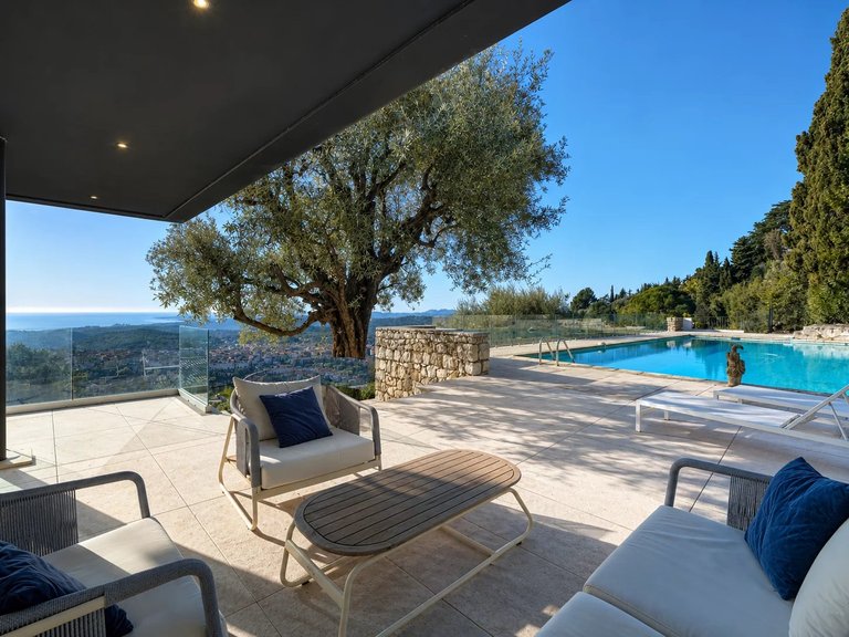 Villa for Sale in Vence, Vence, St. Paul Area 8